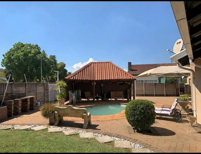 4 BEDROOM HOUSE FOR SALE IN PARKRAND